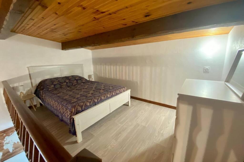 Au Calme Avec Vue Magnifique A Saint Maximin Apartment ภายนอก รูปภาพ